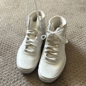 Reebok classic white woman sneaker size 5.5US like new